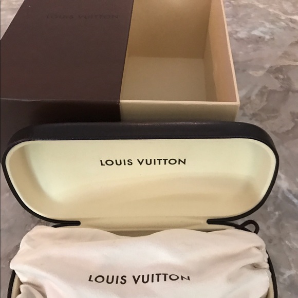 COPY - *Reduced* Authentic Louis Vuitton SM Sun Glasses - Picture 7 of 7